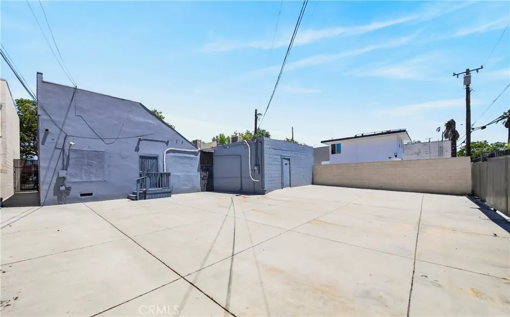 450 W Holt Avenue