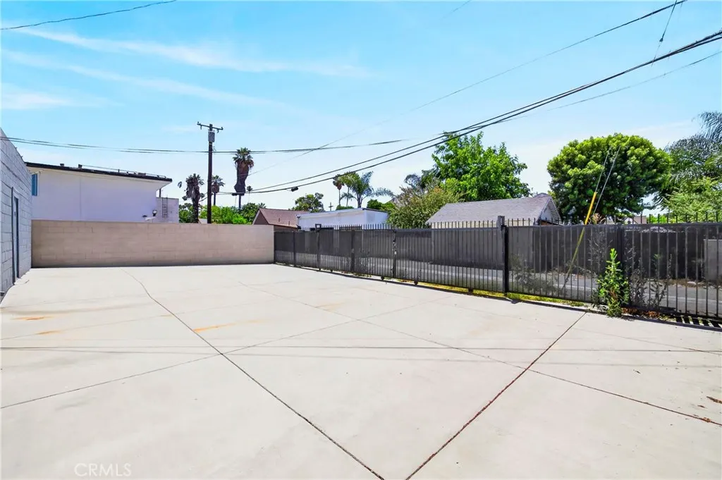 450 W Holt Avenue