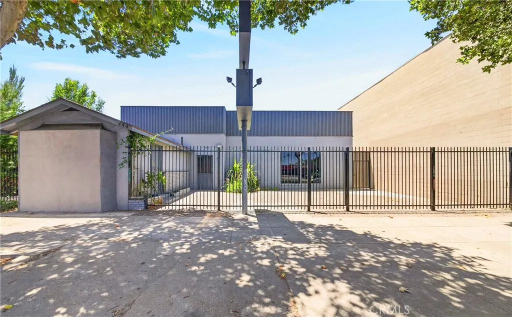 450 W Holt Avenue