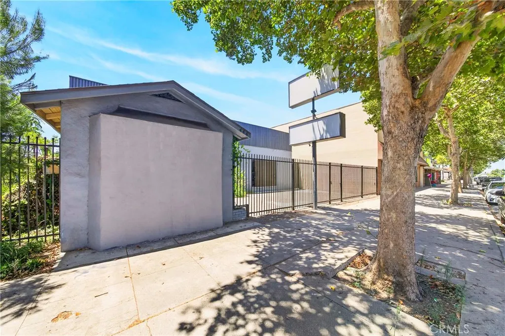 450 W Holt Avenue