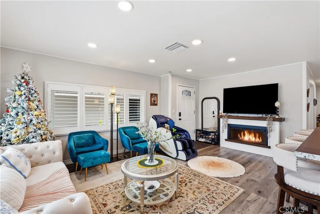 2320 Lake Glen #51