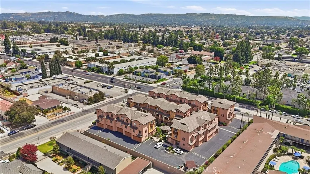 501 N Lark Ellen #B