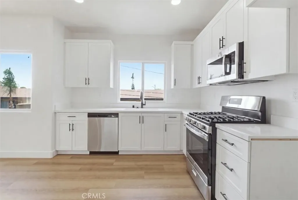 501 N Lark Ellen #H