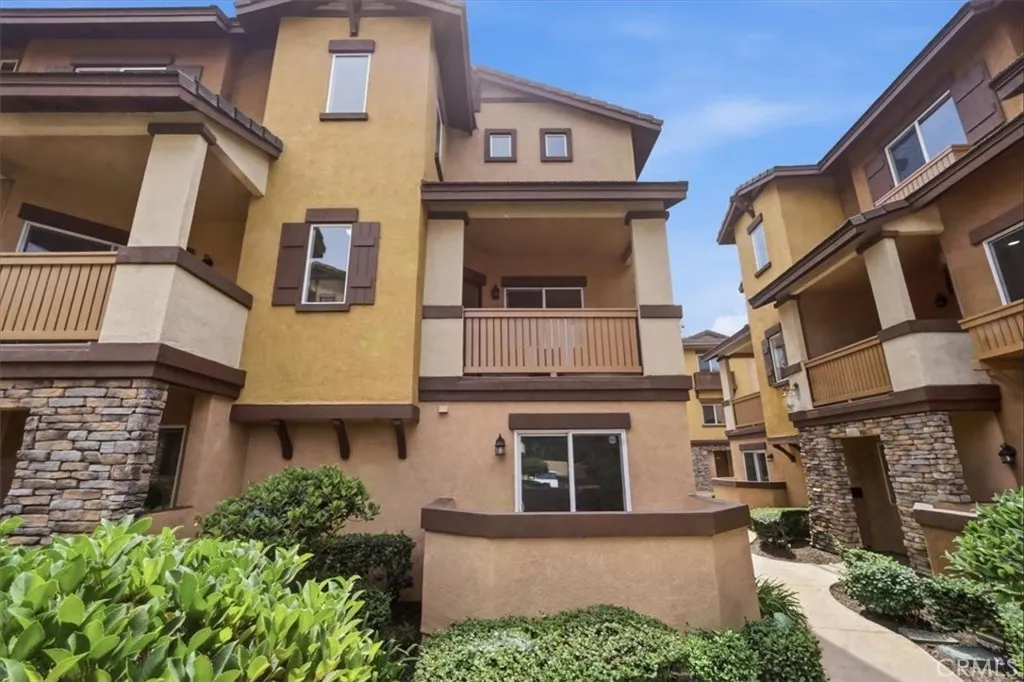 511 N Lark Ellen #F
