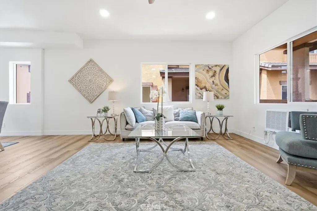 511 N Lark Ellen #F