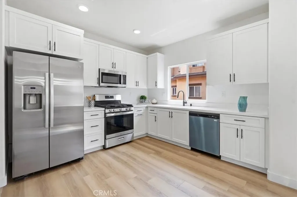 511 N Lark Ellen #F