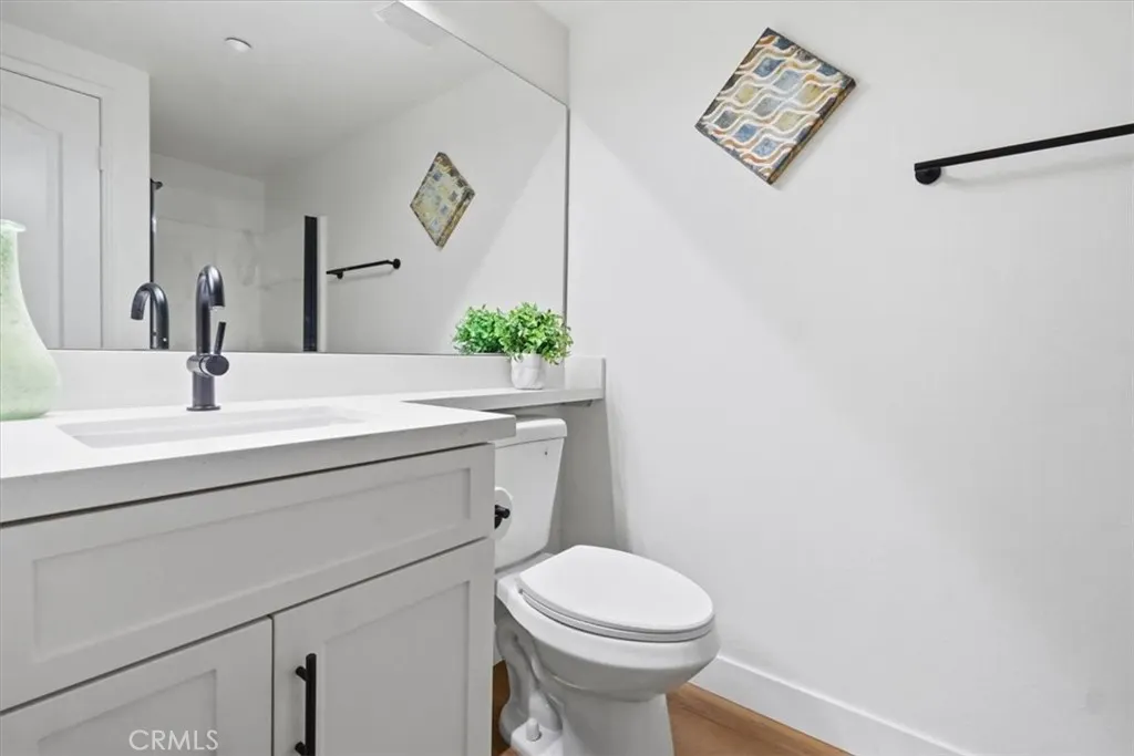 511 N Lark Ellen #F