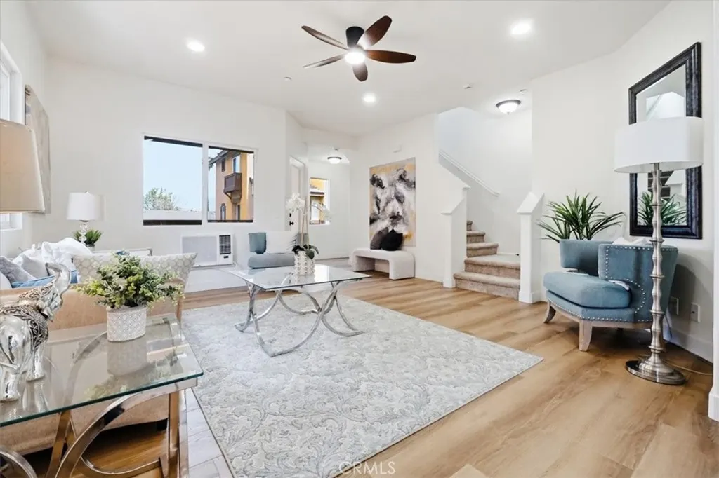511 N Lark Ellen #F