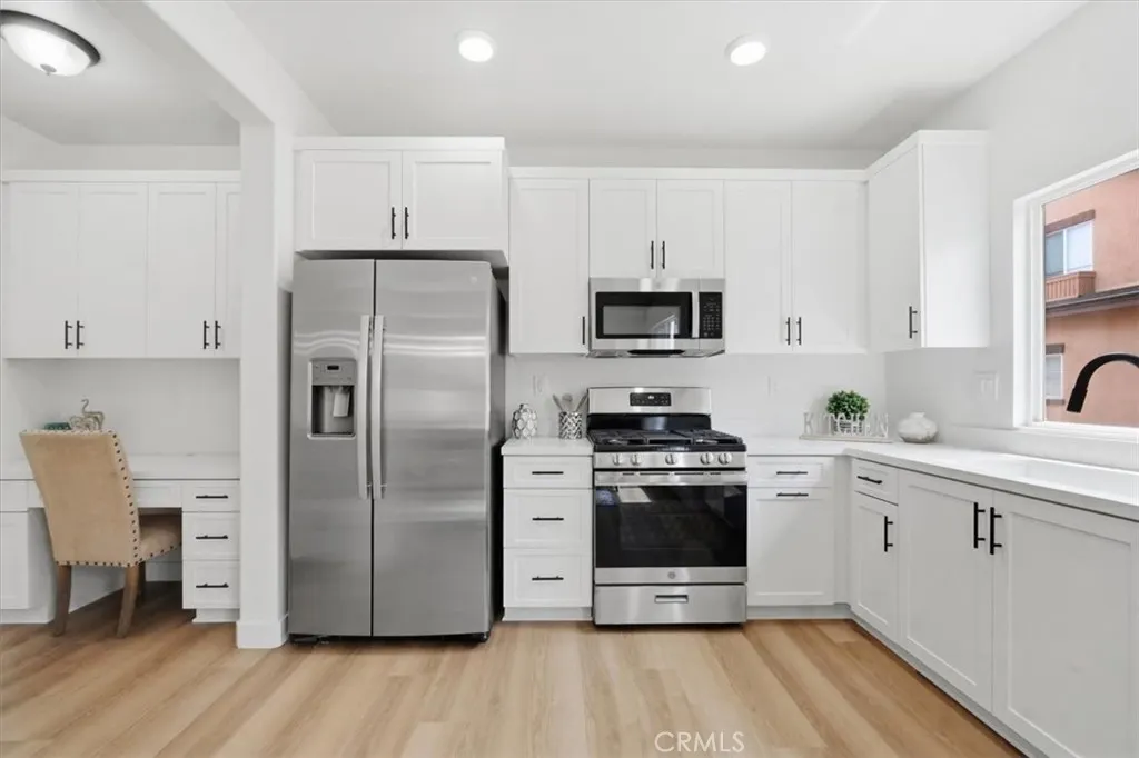 511 N Lark Ellen #F