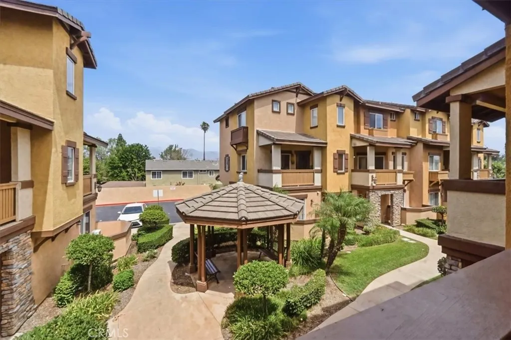 511 N Lark Ellen #G