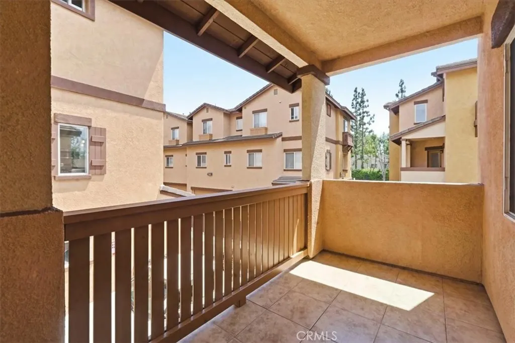 511 N Lark Ellen #H