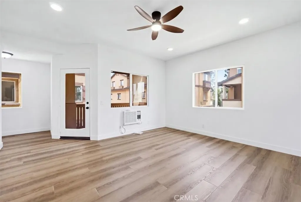 511 N Lark Ellen #H