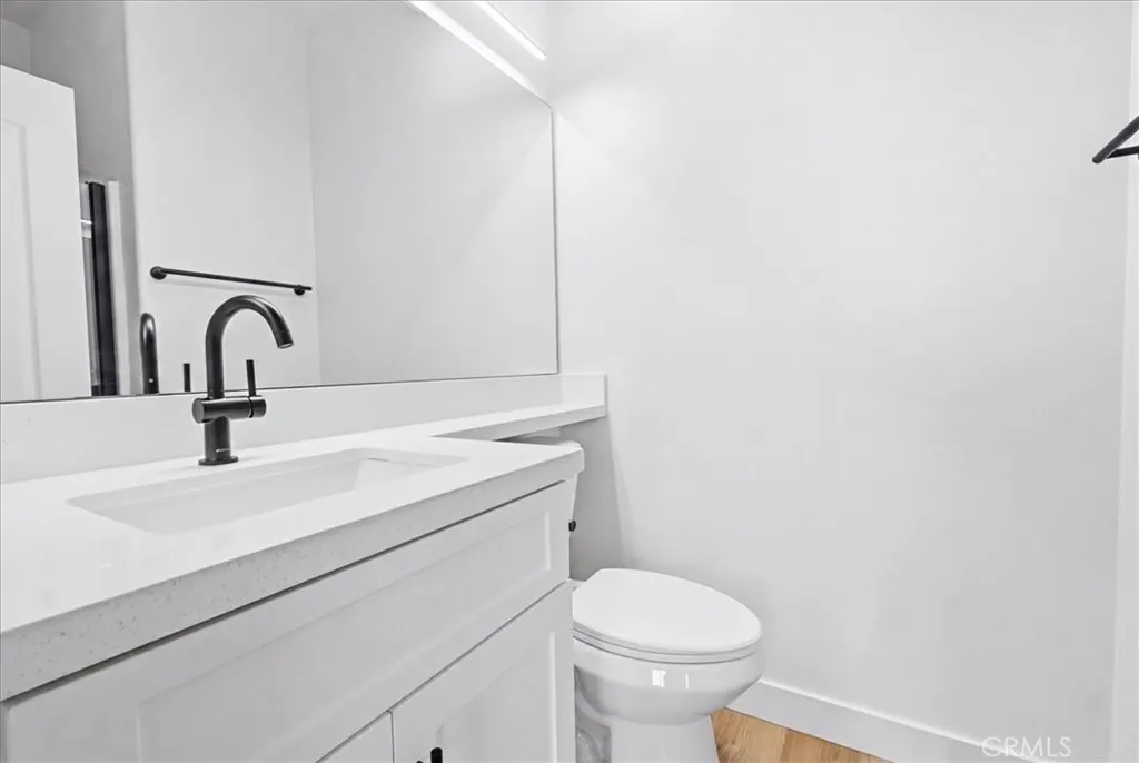 511 N Lark Ellen #H