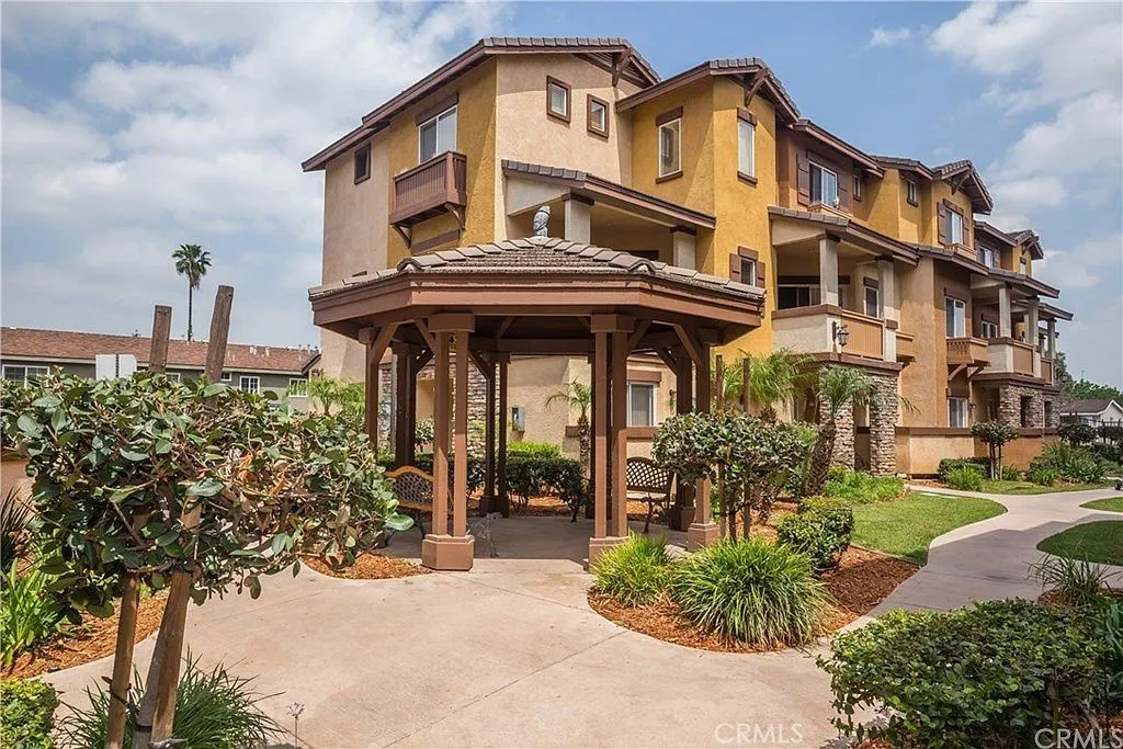 511 N Lark Ellen #J