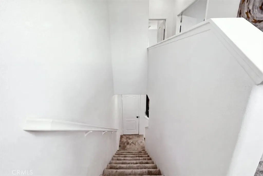 521 N Lark Ellen #A