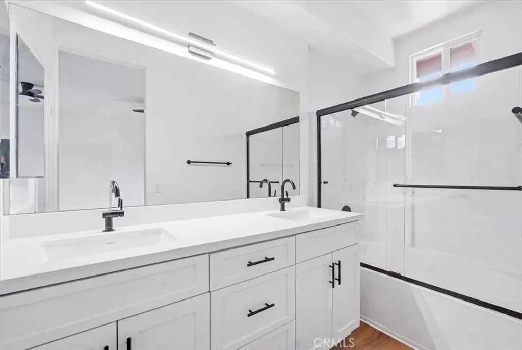 521 N Lark Ellen #B