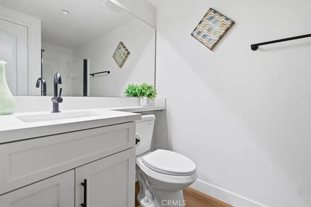 521 N Lark Ellen #B