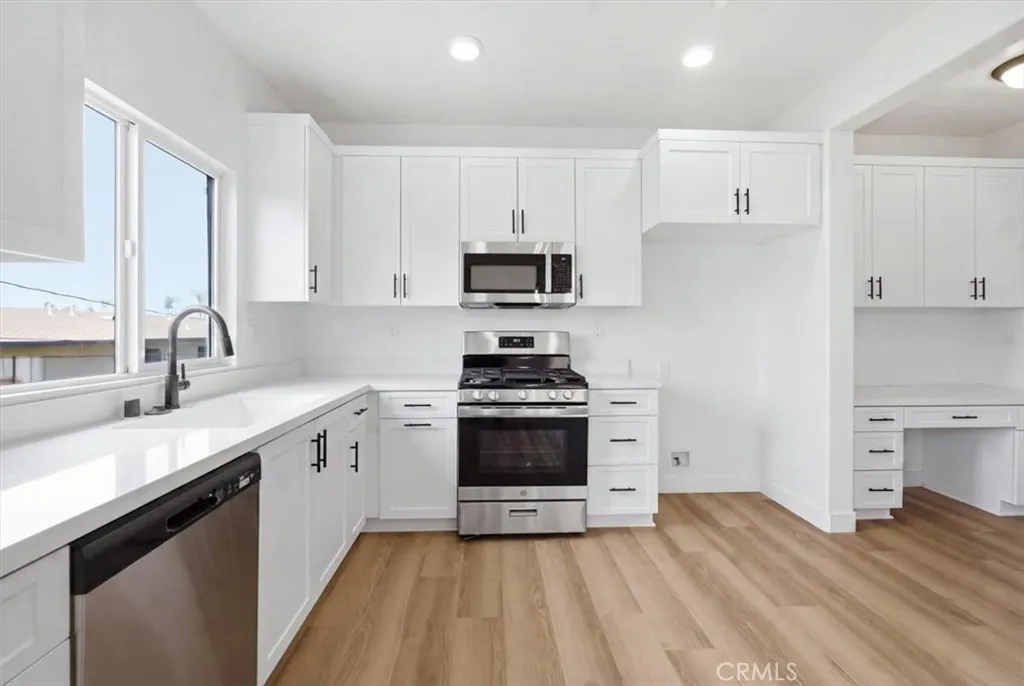 521 N Lark Ellen #D