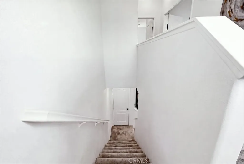 521 N Lark Ellen #D