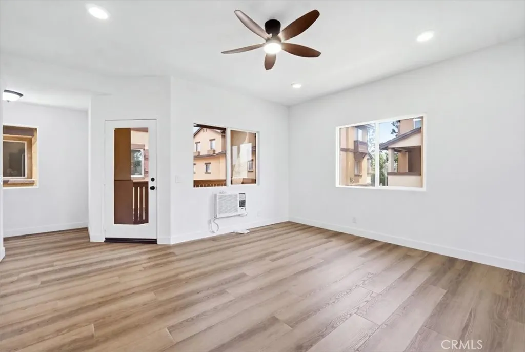 521 N Lark Ellen #D