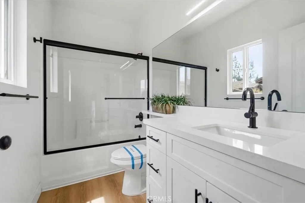 521 N Lark Ellen #D