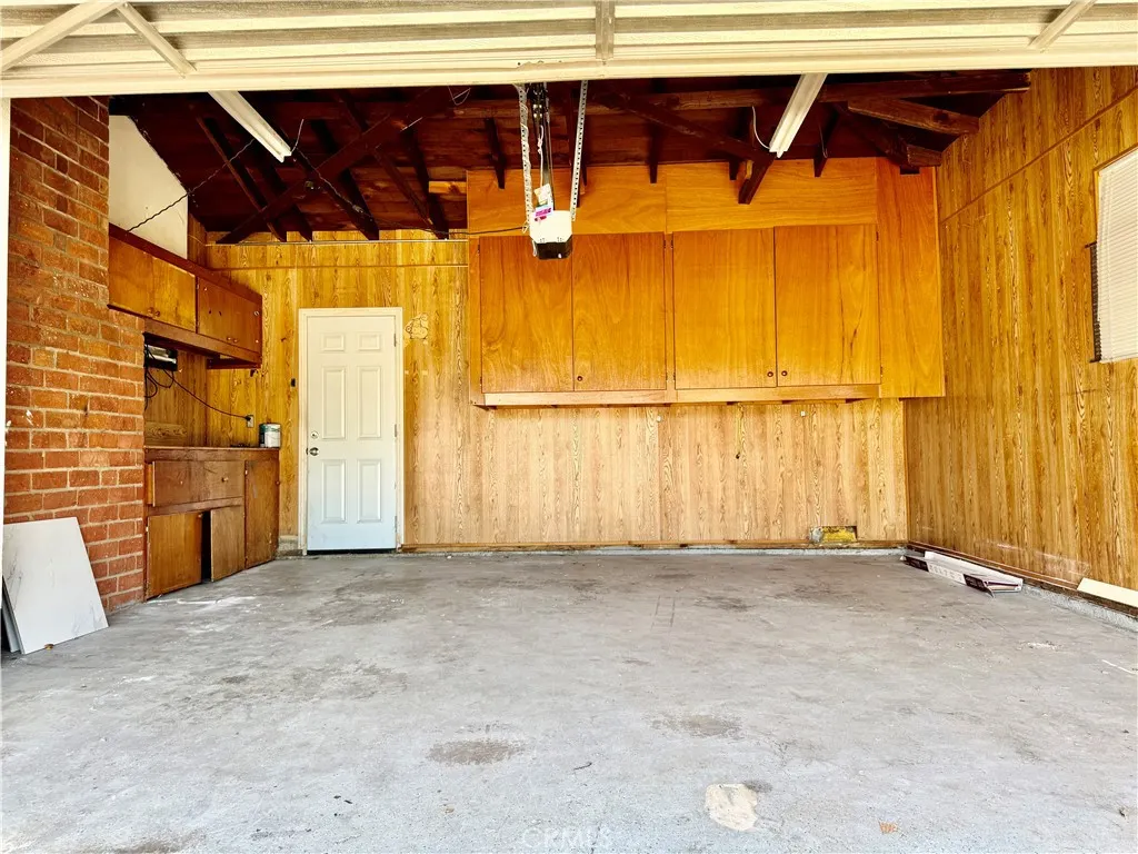 1906 W Kenoak Drive