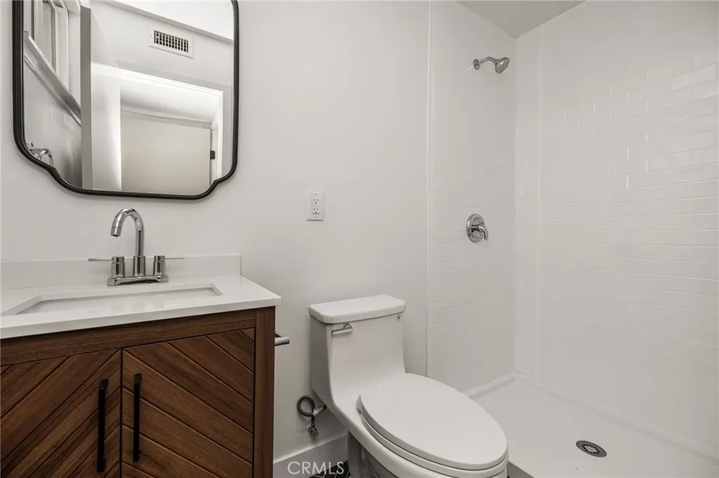 5724 N Galanto
