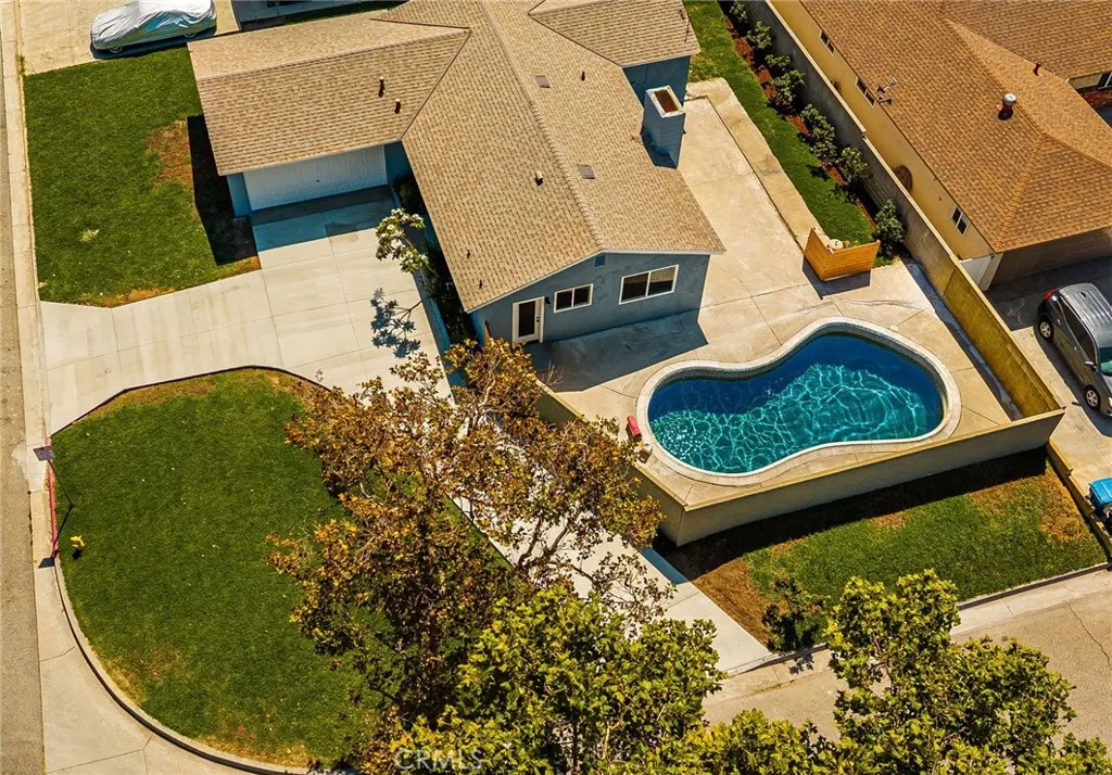 5724 N Galanto