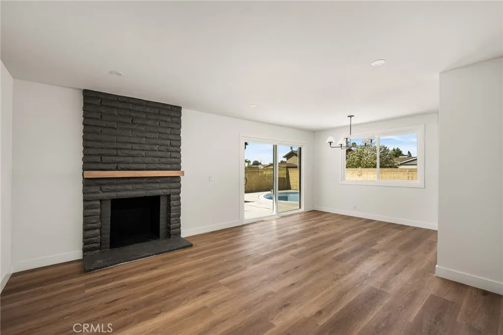 5724 N Galanto