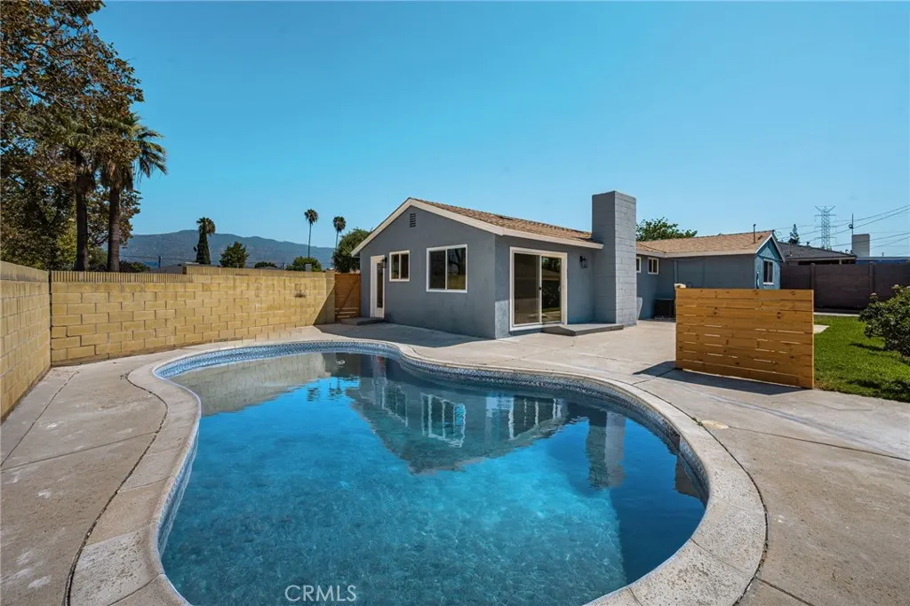 5724 N Galanto