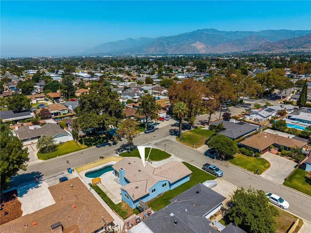 5724 N Galanto