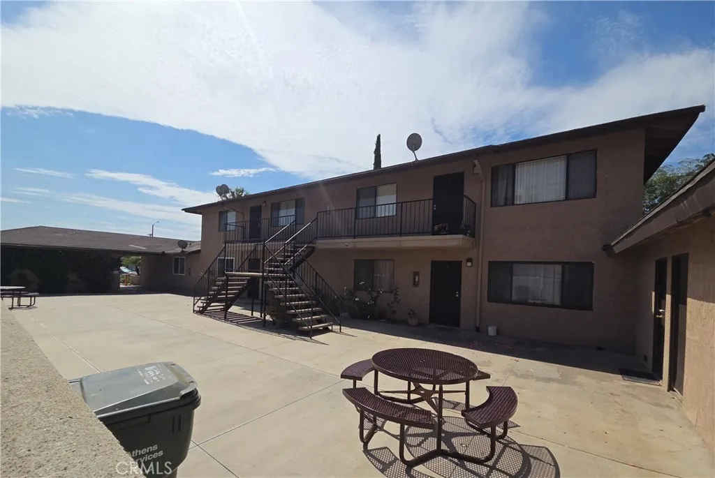 619 N Alameda Avenue