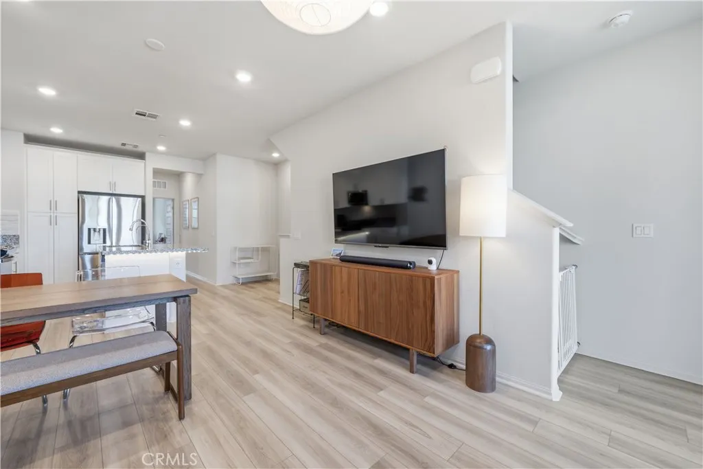 1756 Cayton Loop