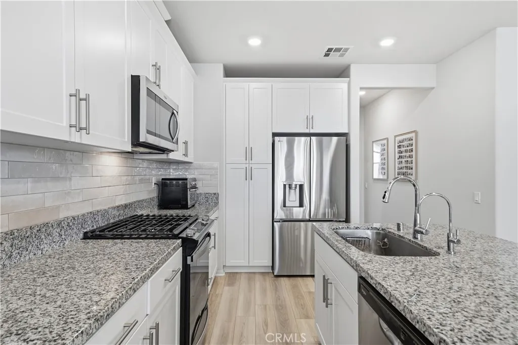1756 Cayton Loop
