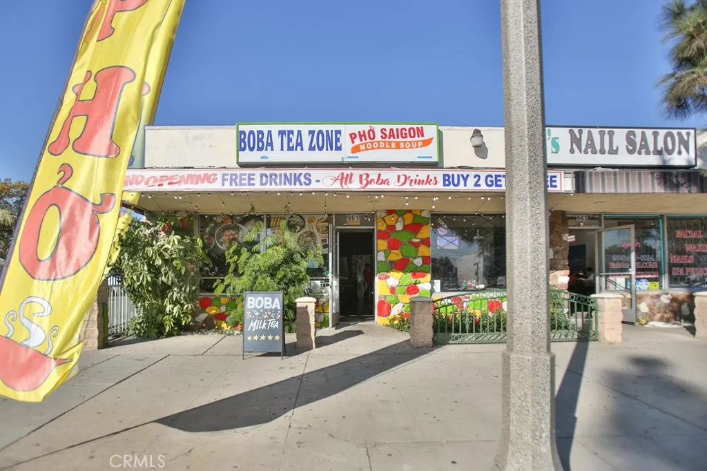 961 E Mission
