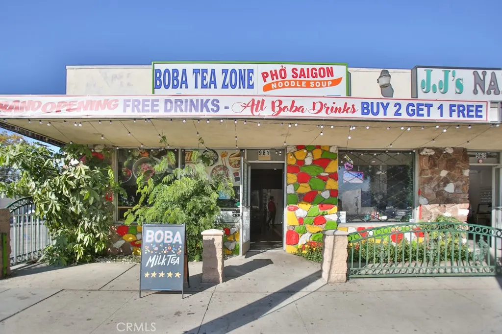 961 E Mission