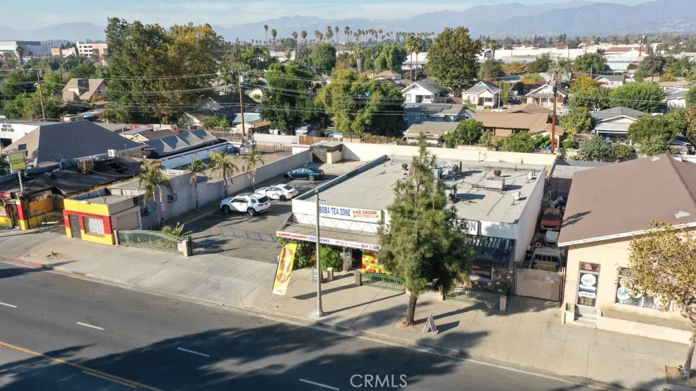 961 E Mission