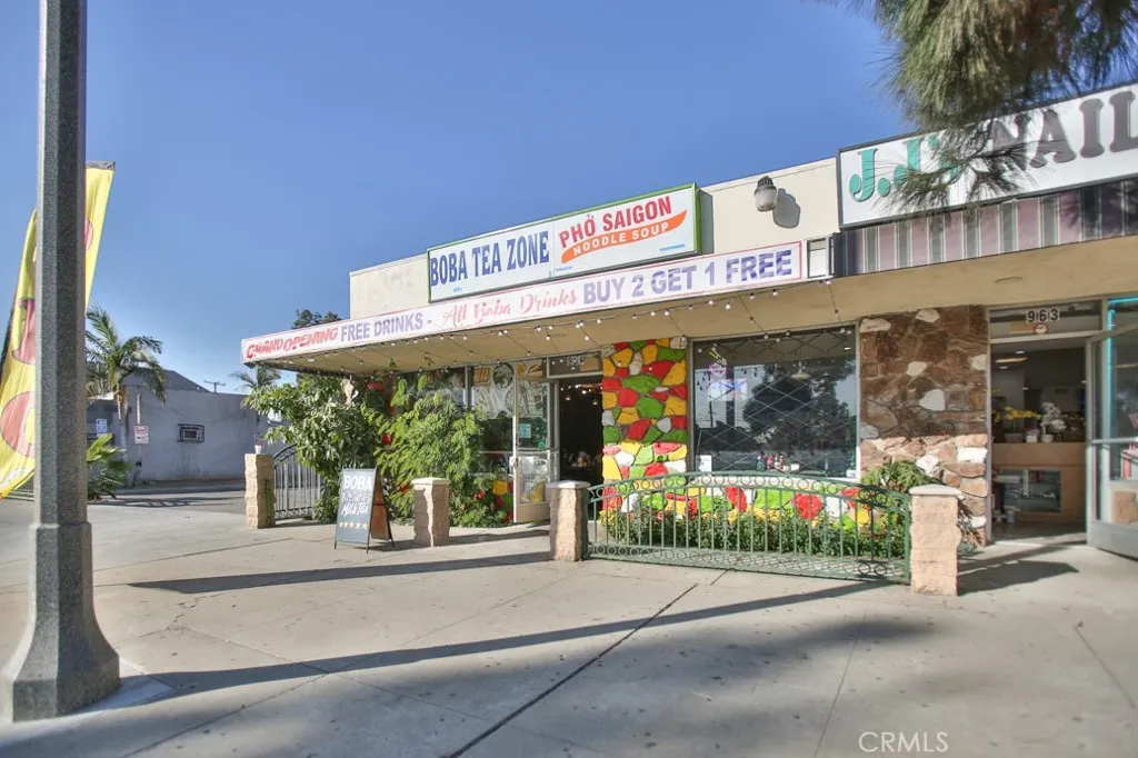 961 E Mission