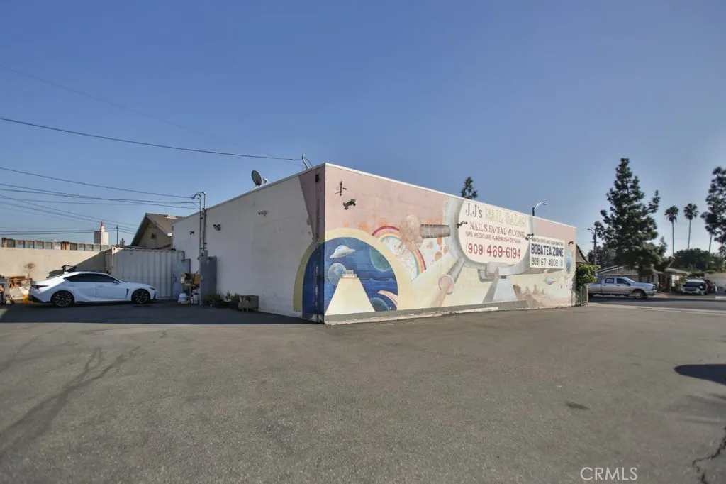 961 E Mission