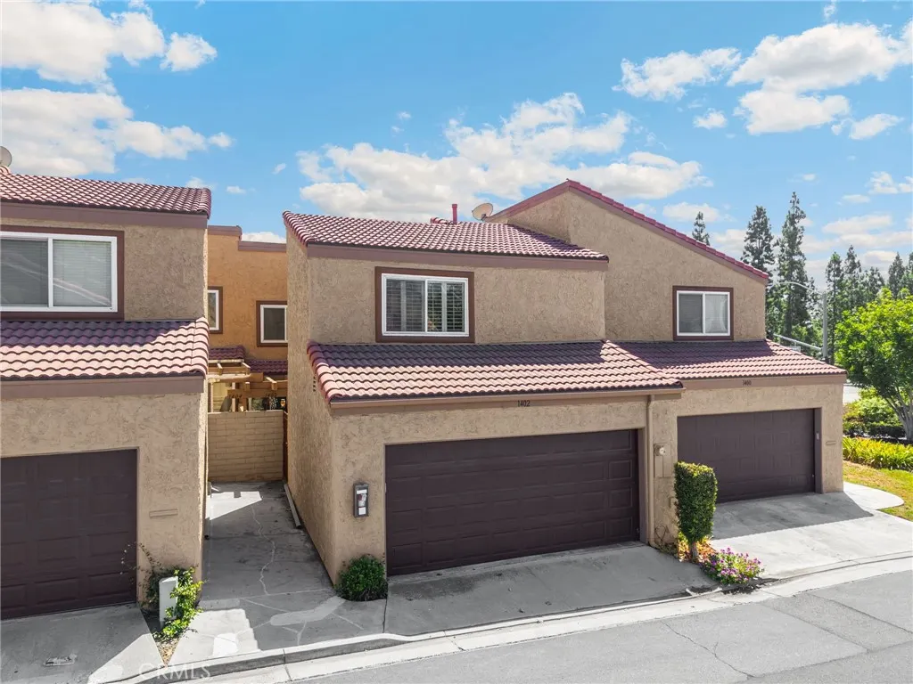 1402 Vista Grande