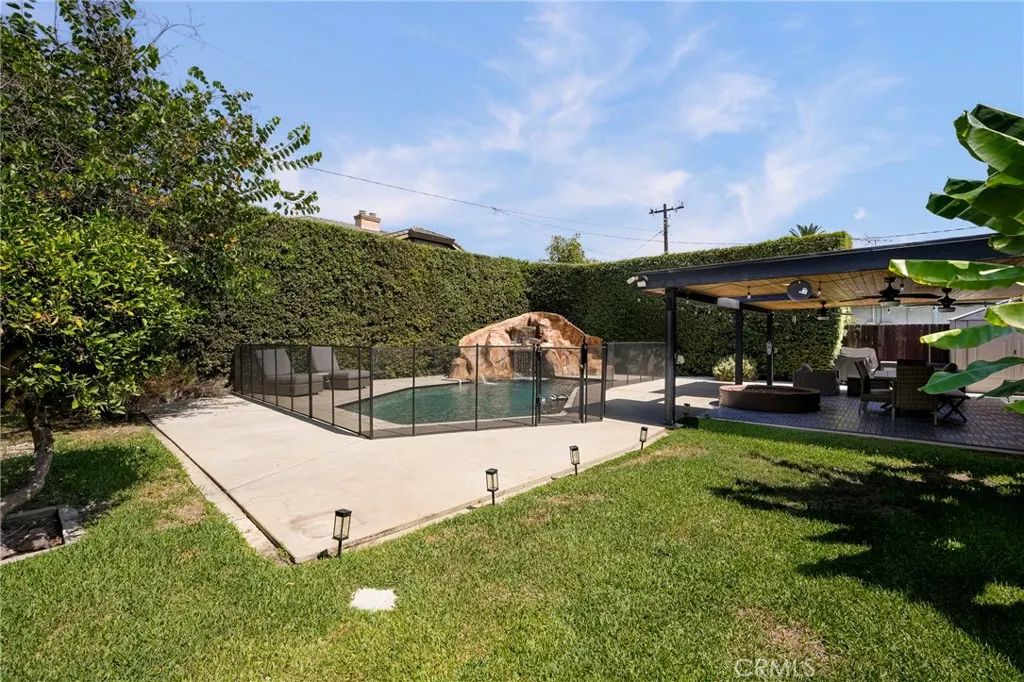 431 E Dexter Street