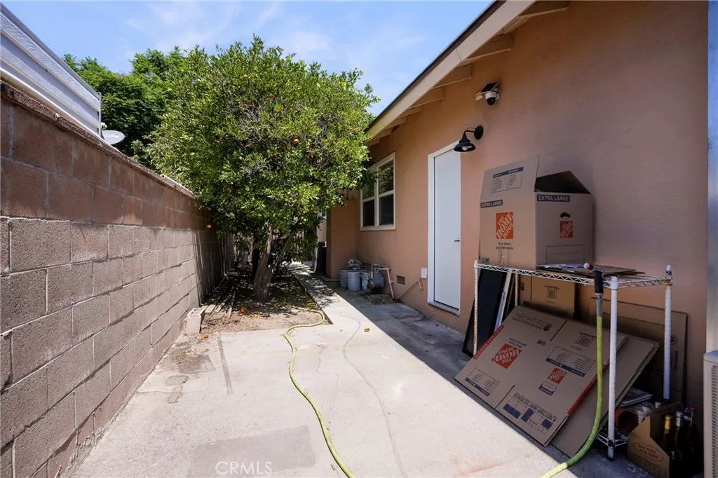 431 E Dexter Street