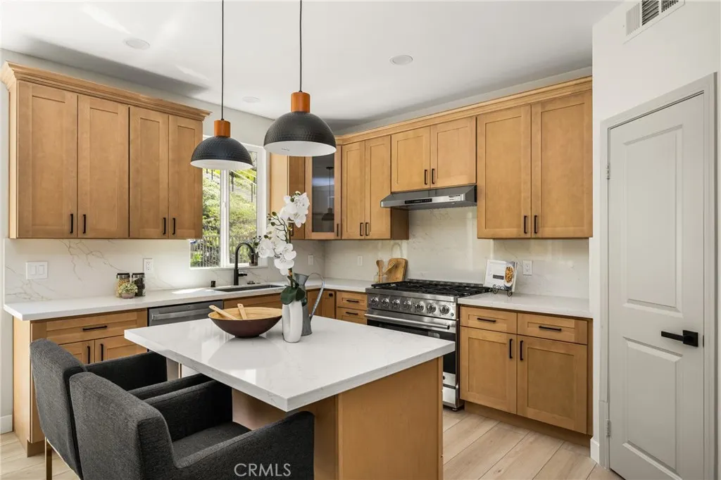 705 E Lemon Swirl