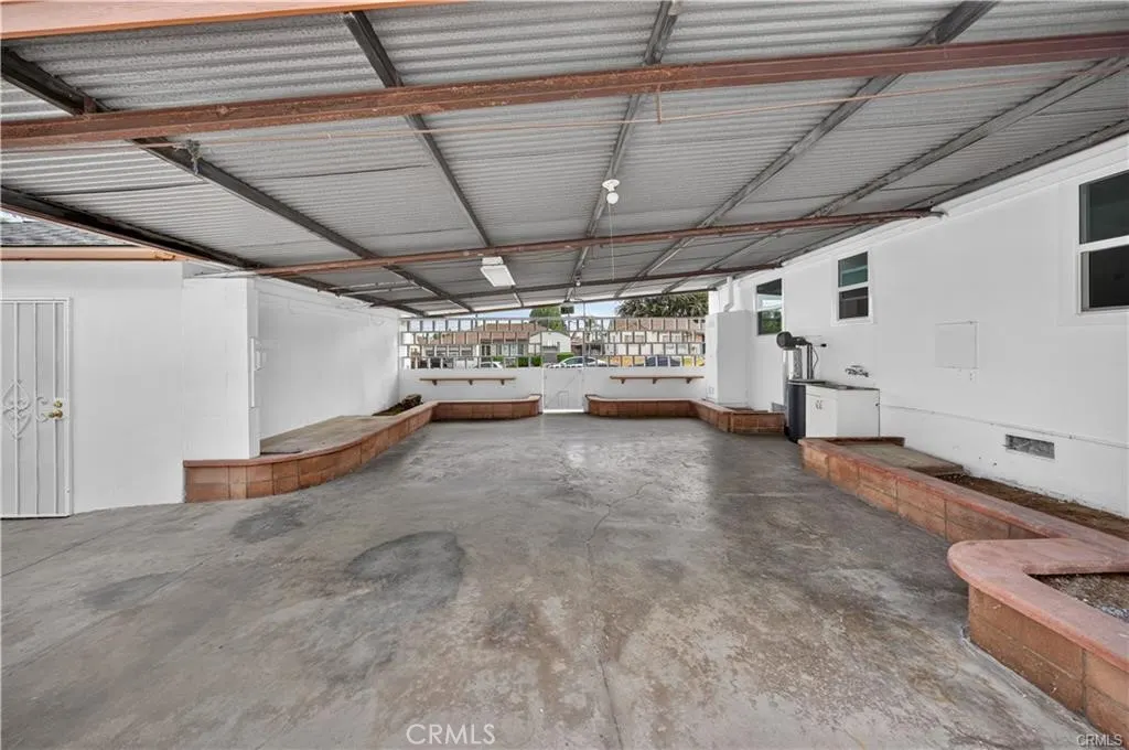 1199 N Citrus Avenue