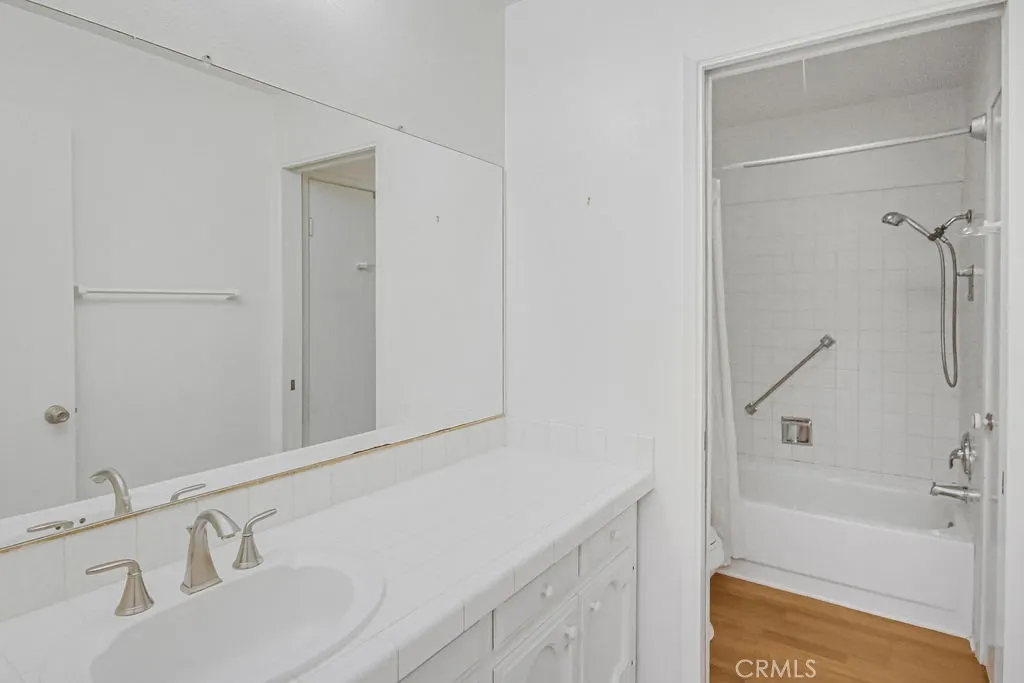 670 W Glenwood