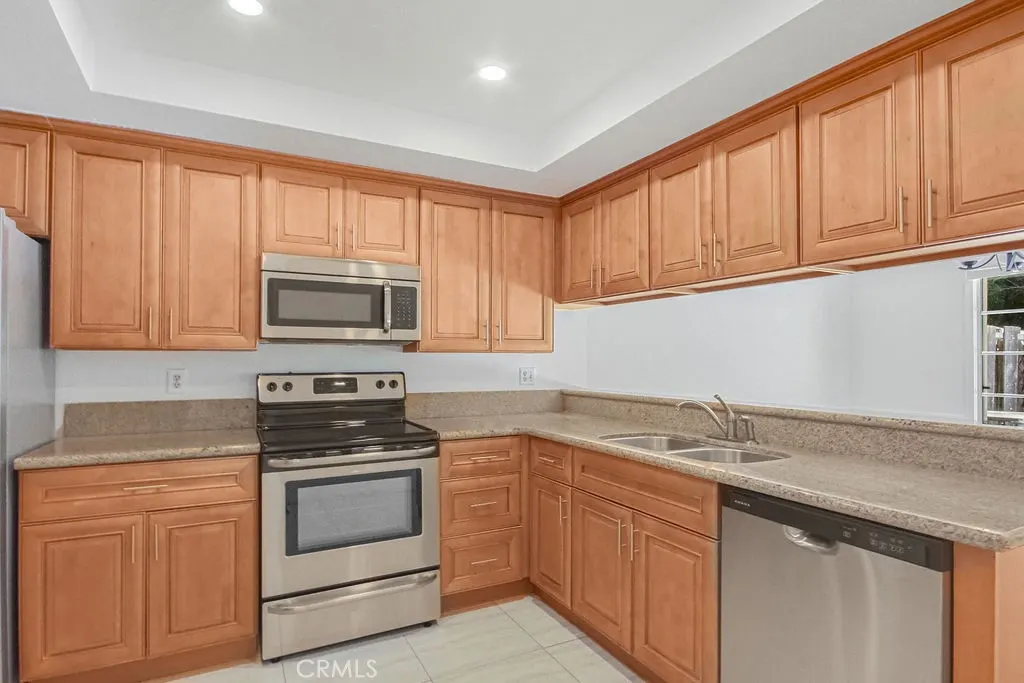 670 W Glenwood