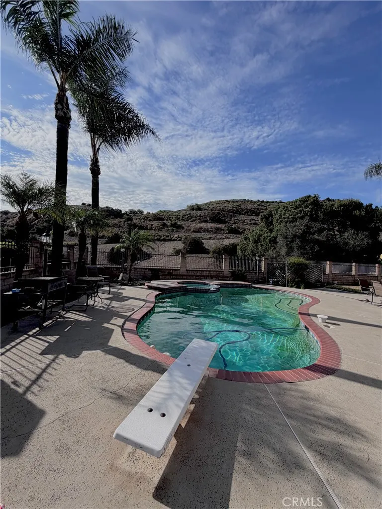 1023 Fountain Springs