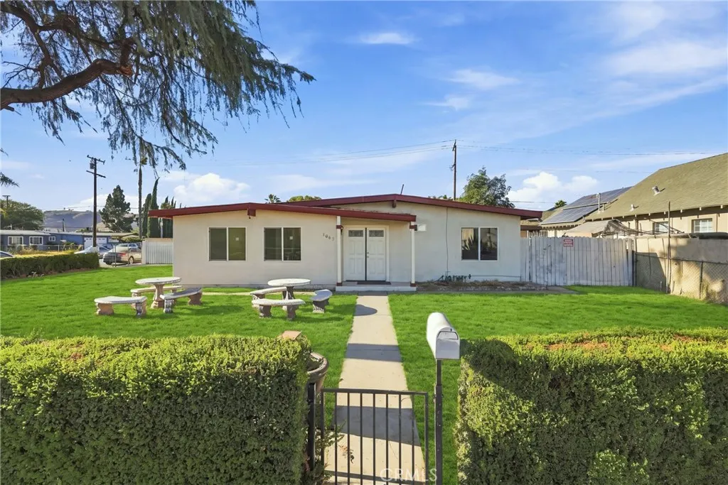 2065 W Orange Grove
