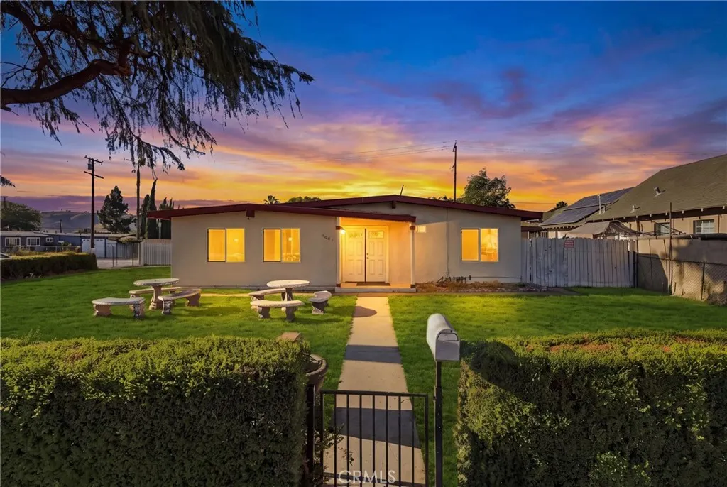 2065 W Orange Grove