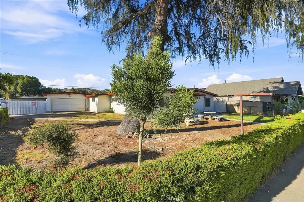 2065 W Orange Grove